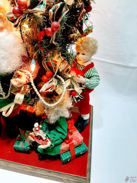 Enfeite de árvore de natal com papai Noel, decorada com
