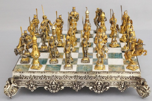Jogo de Xadrez (tabuleiro em vidro, peças em bronze