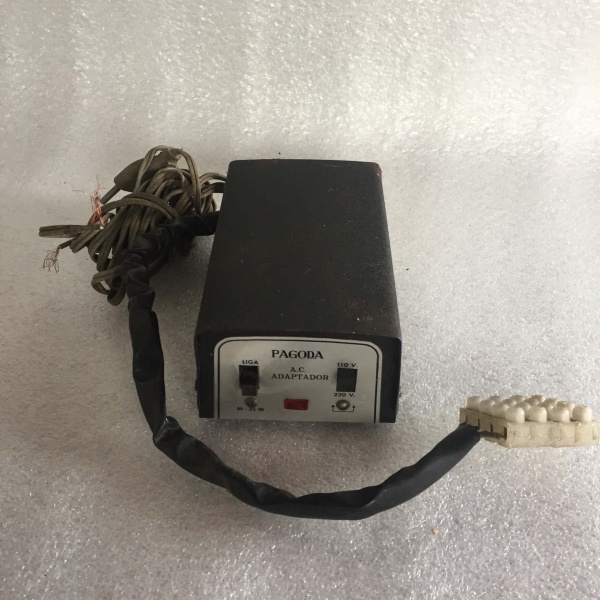 Adaptador/conversor de corrente PAGODA, para ligação de rádios e