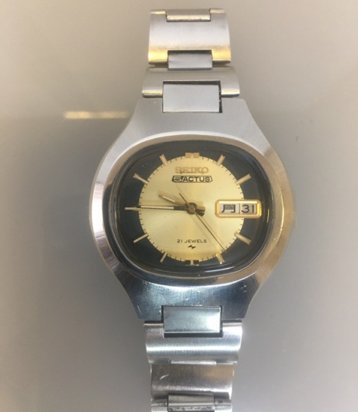 SEIKO 5 ACTUS CAIXA EM AÇO, BICOLOR DOURADO E PRETO 21
