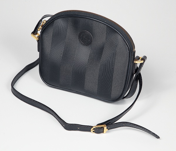 Porta terno vintage Louis Vuitton. Apresenta desgastes