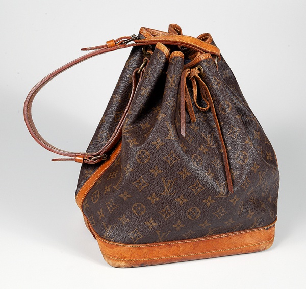 Bolsa saco vintage Louis Vuitton. Apresenta desgastes d