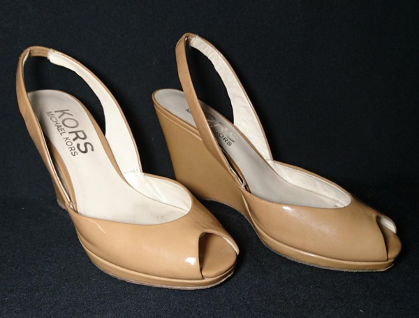 MICHAEL KORS Sapato em verniz no tom Ponteira Tira