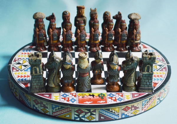 Arte Popular Jogo Xadrez Peças Em Terracota - Império dos Antigos