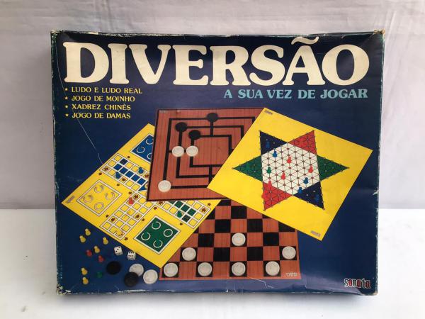 Jogo Antigo 4 em 1 DIVERSÃO: Ludo, Moinho, Xadrez Chinês e Damas - Manuf.