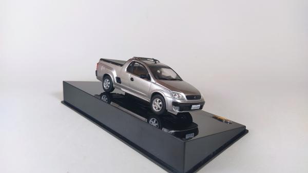 Chevrolet Montana Miniatura Caixinha de Som Funcional (Mini Carro