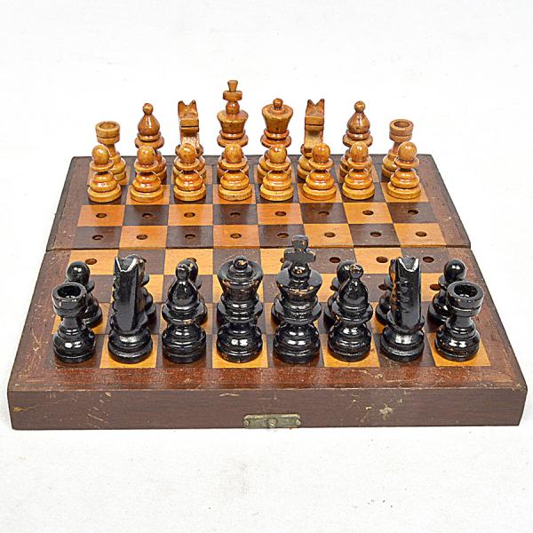 Antigo Mini Jogo de Xadrez - Todo em madeira - Peças de encaixe de pino 