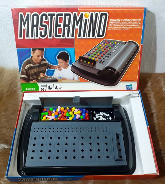 HASBRO-JOGO MASTERMIND, completo na caixa.Medidas 34x23cm