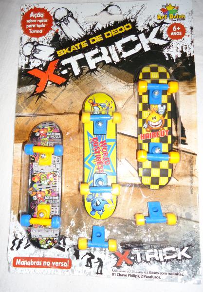 Cartela Com 2 Skatinhos De Dedo E Acessórios Skate Board