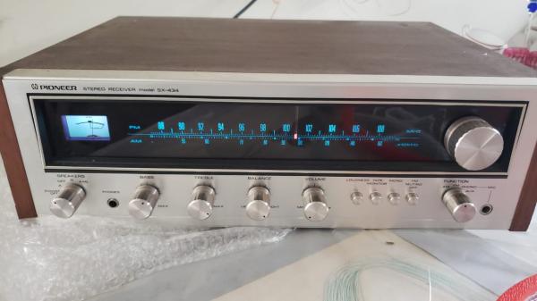Antigo aparelho Pioneer Stereo Receiver modelo SX-434. Acompanha