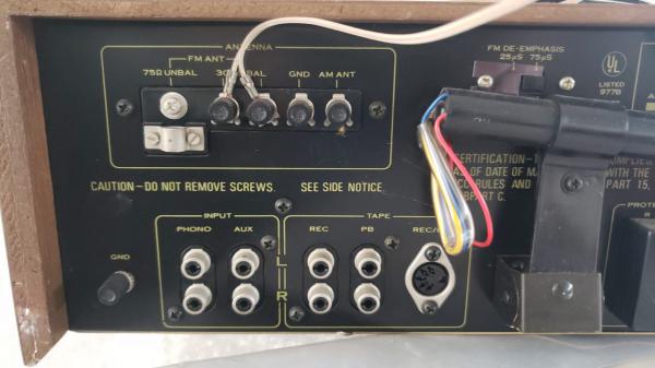 Antigo aparelho Pioneer Stereo Receiver modelo SX-434. Acompanha