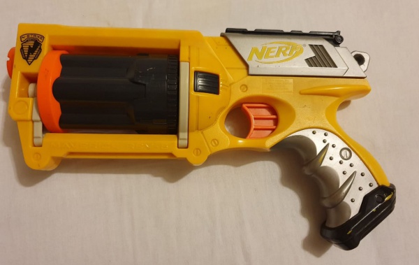 Lança Dardos Nerf - Maverick REV-6