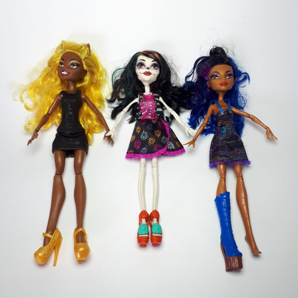 Lote de 13 bonecas Monster High