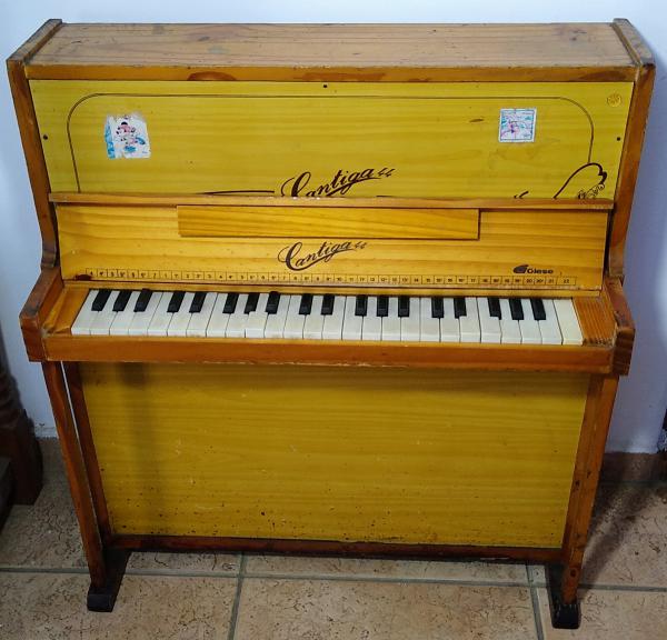 Piano Infantil Madeira Antigo