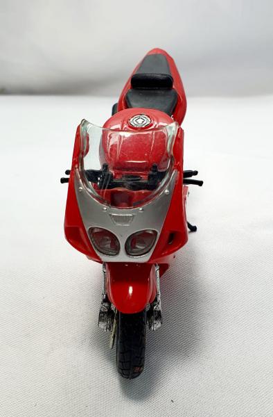 Miniatura de moto Kawasaki Ninja ZX 7R , produzida em p