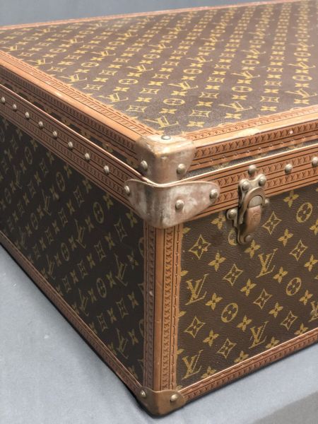 Identificador Do Caso De Viagem Vintage Louis Vuitton Fotografia Editorial  - Imagem de feito, couro: 182739442
