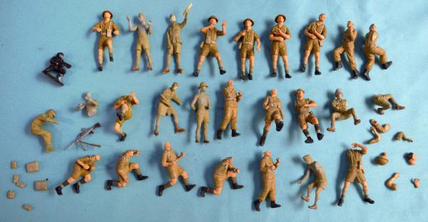 Lote contendo (23) soldadinhos produzidos em plástico duro, maior - Main Image