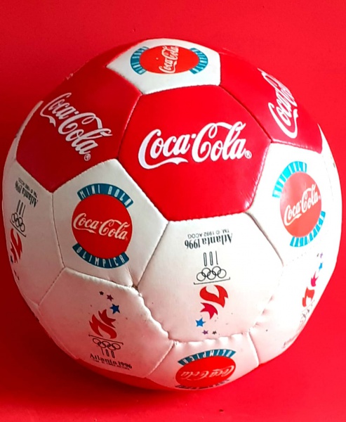 pt-->A bola do jogo é sua com Coca-Cola<!--:-->