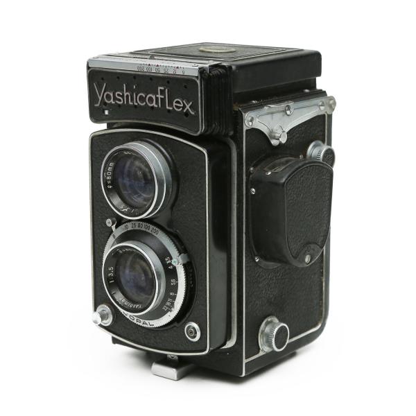 Câmera fotográfica Yashica Flex, modelo AS-II, introduz
