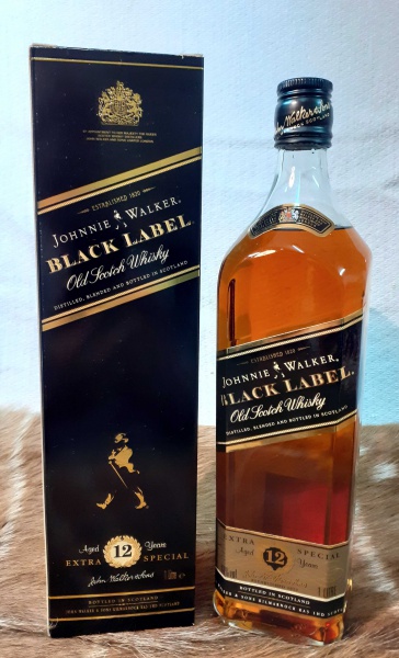 WHISKY JOHNNIE WALKER BLACK LABEL, lacrado na caixa, 1 litro.