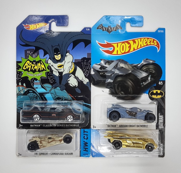 Carrinho Hot Wheels Batmóvel Dourado Batman