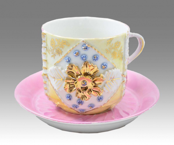 Lindo jogo de chá em porcelana com tema floral na tonalidade rosa