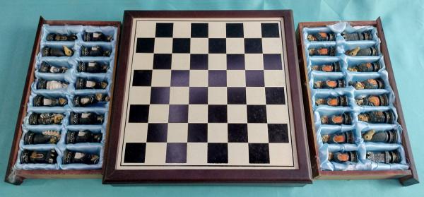 Jogo de Xadrez com 32 peças, todas feitas de Madeira