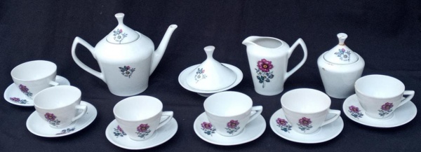 Jogo de porcelana para chá da marca Pozzani - museu Fragmentos do