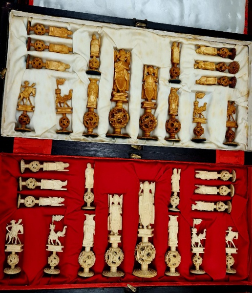 Dezesseis peças de xadrez em marfim, Itália do Sul, fim do século XI