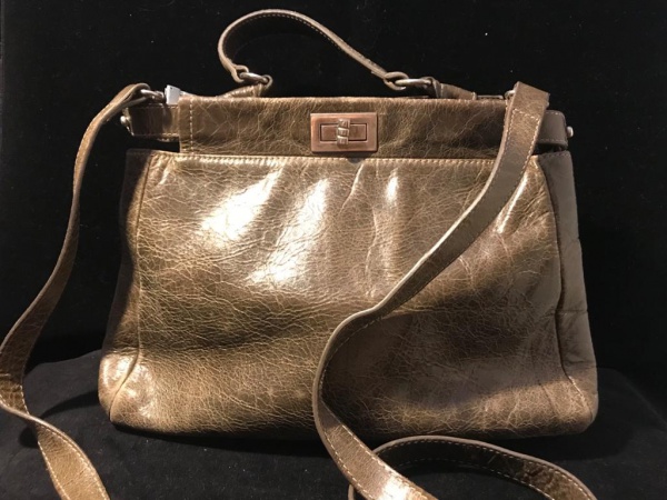 Bolsa em couro legítimo da marca Prune (argentina) modelo Peekabo