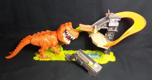 Pista hot wheels ataque dinossauro t rex mattel