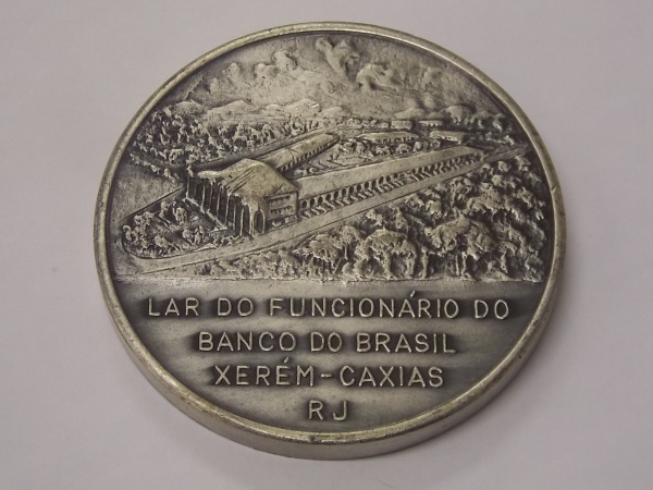 ANTIGA MEDALHA EM METAL DOURADO 
