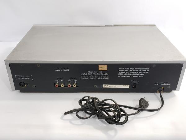 Stereo Cassette Deck Akai HX-R44, está acendendo as luz