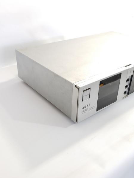 Stereo Cassette Deck Akai HX-R44, está acendendo as luz