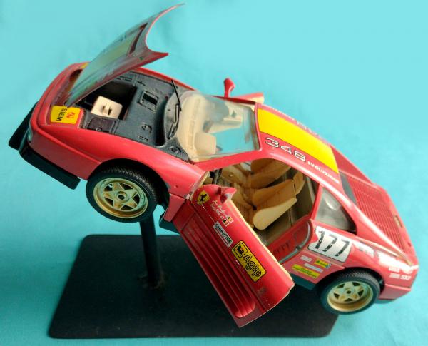 Brinquedo: carro Ferrari 348 tb, Burago, 1989, 1/18, made in Italy