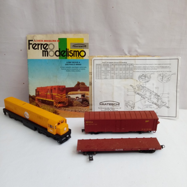 Brinquedos Raros - Conjunto Big Trem com uma Locomotiva dois Vagões e  Trilhos Década de 1980