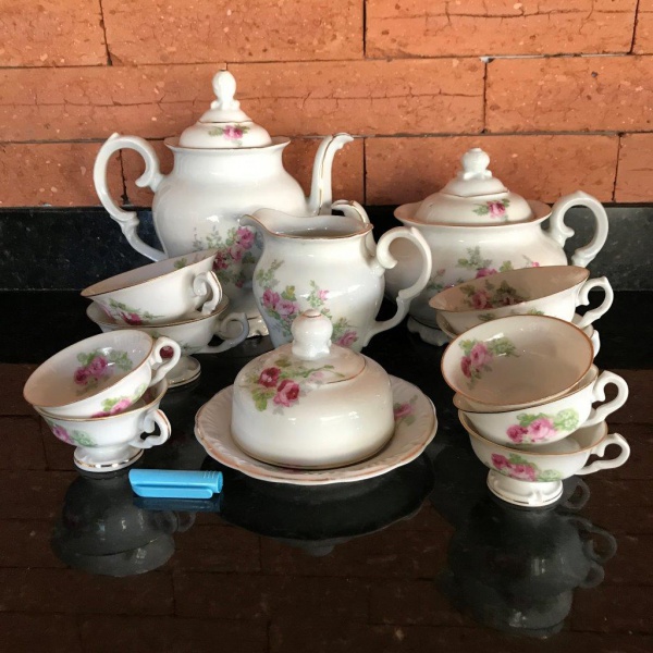 Conjunto de xícaras e bule de porcelana para chá ou café 13 peças