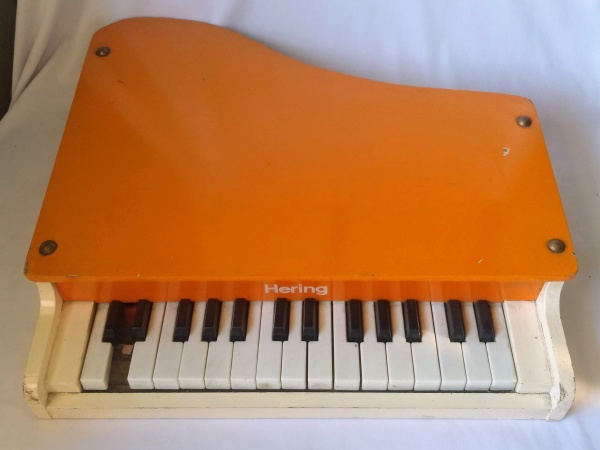 Teclado Piano antigo Hering, infantil, bom estado, Não