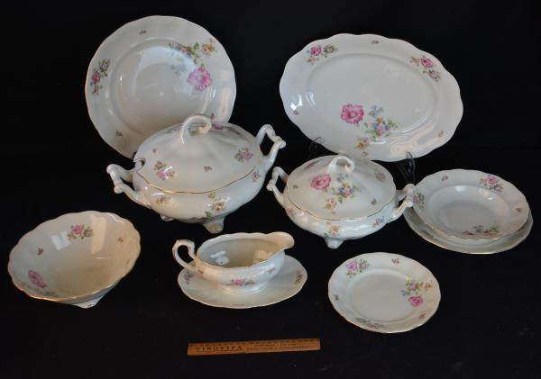 Aparelho de jantar, café e chá de porcelana polonesa Koenigszelt, na cor  branca com pequenas flores - Arremate Arte