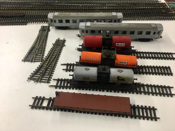 LIONEL TRAINS. Lote com três vagões de trens de brinque