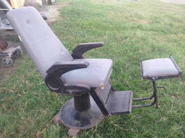 Antiga cadeira de podologia ferrante pequenos reparos n