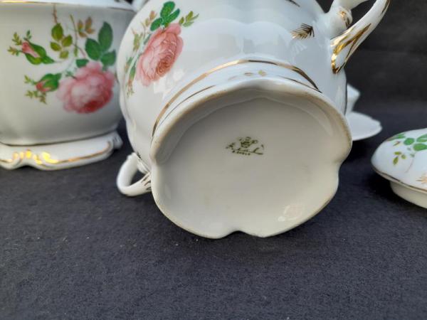 Antigo Jogo de chá de porcelana Real com detalhes em ou