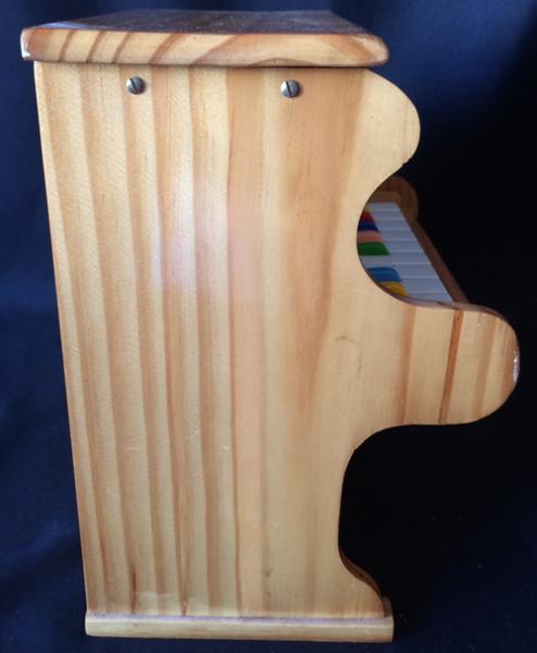 GRACIOSO MINI PIANO - Infantil - todo feito em madeira