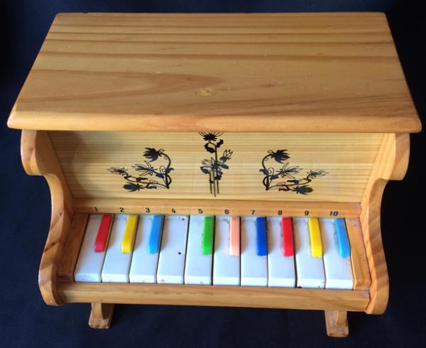 GRACIOSO MINI PIANO - Infantil - todo feito em madeira