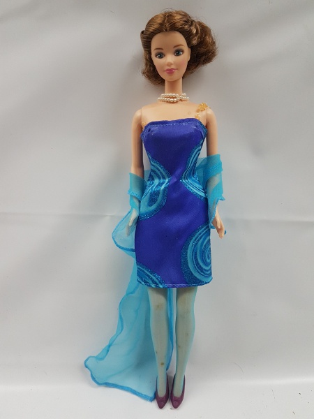 Barbie antiga vestido azul