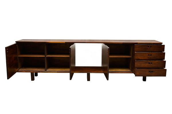 JORGE ZALSZUPIN - Lindo buffet divisório executado em madeira