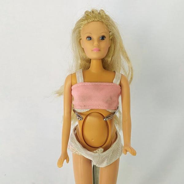 boneca grávida com bebê na barriga estilo barbie