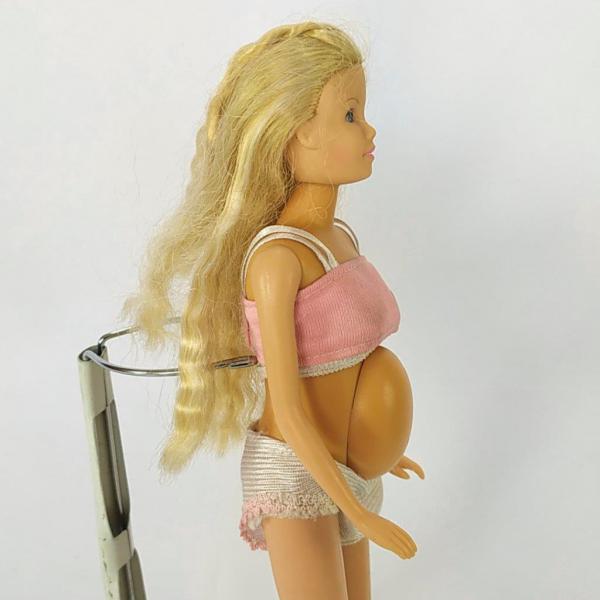 Antiga Barbie Gravida Com O