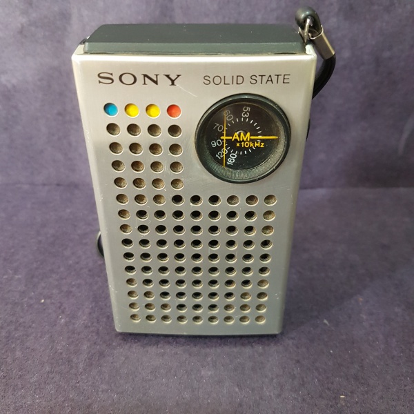 Vintage Sony Solid State shops AM/FM Radio