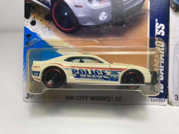 10 Camaro SS policia Branco e 70 Chevy Chevelle SS Azul